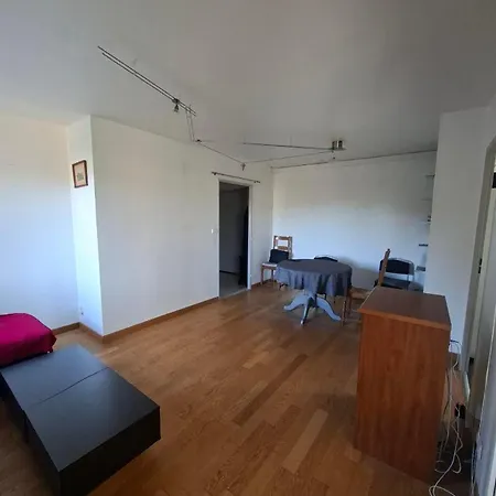 Apartmán T2 Meuble Avec Terrasse Et Parking